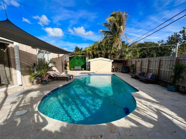 Дом в аренду по адресу 2040 NE 183rd St - фото 7516850