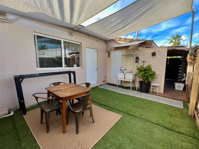 Дом в аренду по адресу 2040 NE 183rd St - фото 7516855