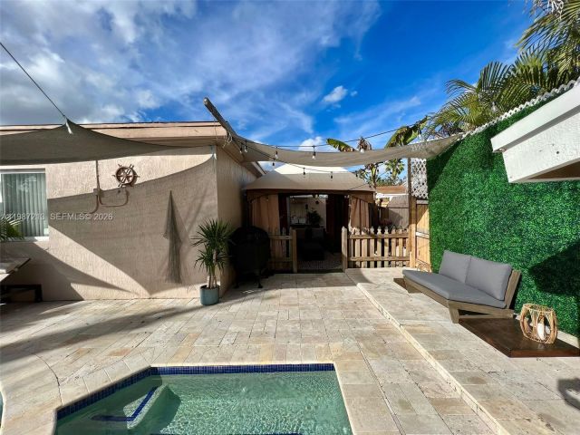 Дом в аренду по адресу 2040 NE 183rd St - фото 7516856