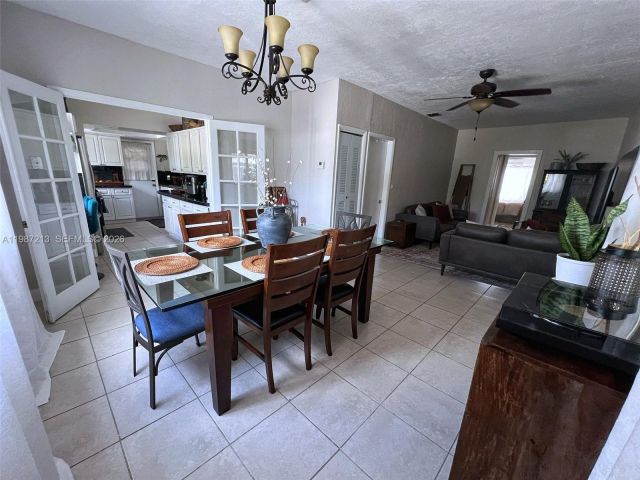 Дом в аренду по адресу 2040 NE 183rd St - фото 7516857