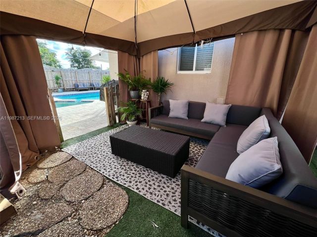 Дом в аренду по адресу 2040 NE 183rd St - фото 7516859