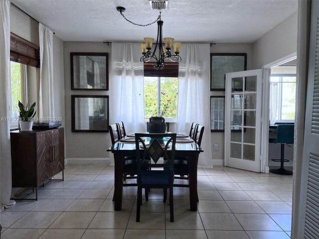 Дом в аренду по адресу 2040 NE 183rd St - фото 7516861