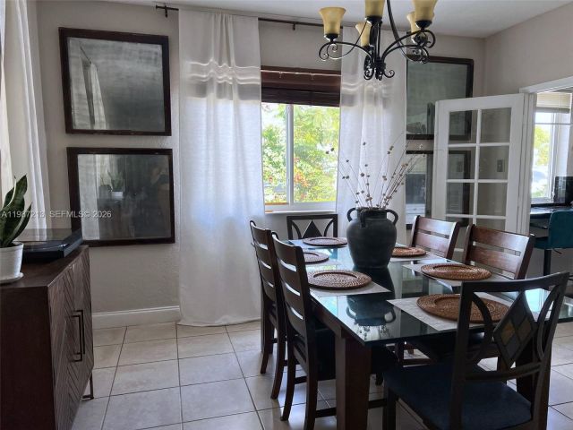 Дом в аренду по адресу 2040 NE 183rd St - фото 7516862