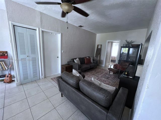 Дом в аренду по адресу 2040 NE 183rd St - фото 7516865