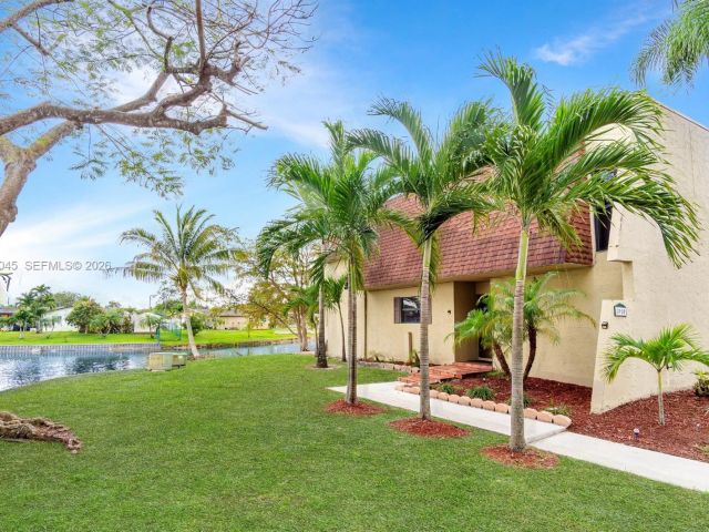 Дом в аренду по адресу 8980 Palm Tree Ln 8980 - фото 7518417