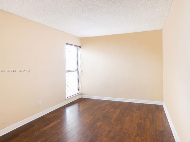 Дом в аренду по адресу 8980 Palm Tree Ln 8980 - фото 7518426