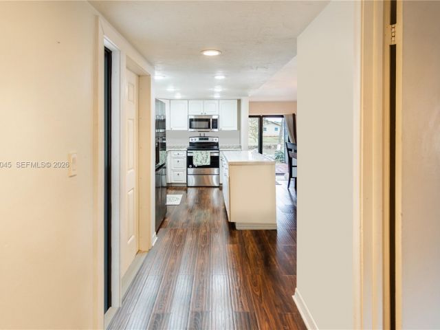 Дом в аренду по адресу 8980 Palm Tree Ln 8980 - фото 7518428