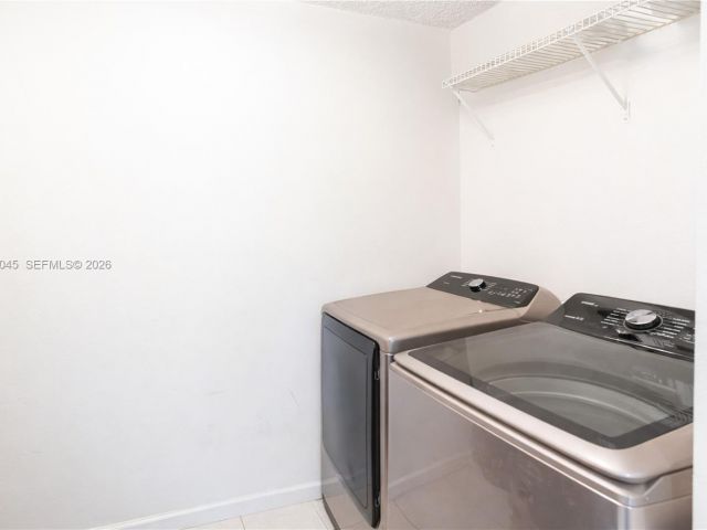 Дом в аренду по адресу 8980 Palm Tree Ln 8980 - фото 7518431