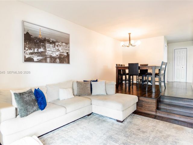 Дом в аренду по адресу 8980 Palm Tree Ln 8980 - фото 7518436