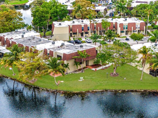 Дом в аренду по адресу 8980 Palm Tree Ln 8980 - фото 7518442