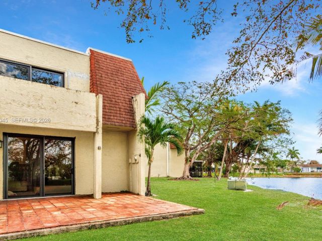 Дом в аренду по адресу 8980 Palm Tree Ln 8980 - фото 7518445