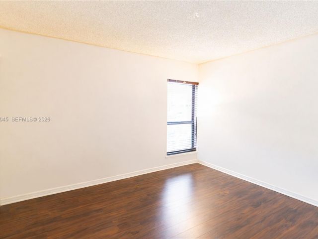 Дом в аренду по адресу 8980 Palm Tree Ln 8980 - фото 7518448