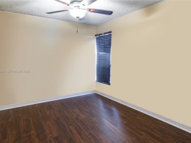 Дом в аренду по адресу 8980 Palm Tree Ln 8980 - фото 7518451