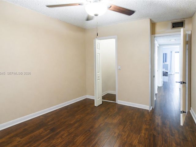 Дом в аренду по адресу 8980 Palm Tree Ln 8980 - фото 7518453