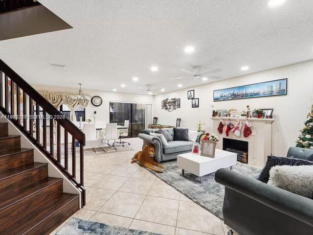 Дом в аренду по адресу 1431 SW 87th Way 0 - фото 7515662