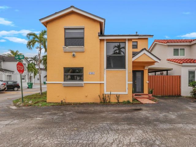 Продажа дома по адресу 12682 NW 7th Way - фото 7517393