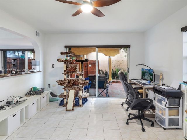 Продажа дома по адресу 12682 NW 7th Way - фото 7517398