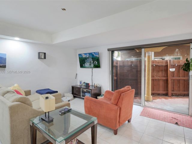 Продажа дома по адресу 12682 NW 7th Way - фото 7517399