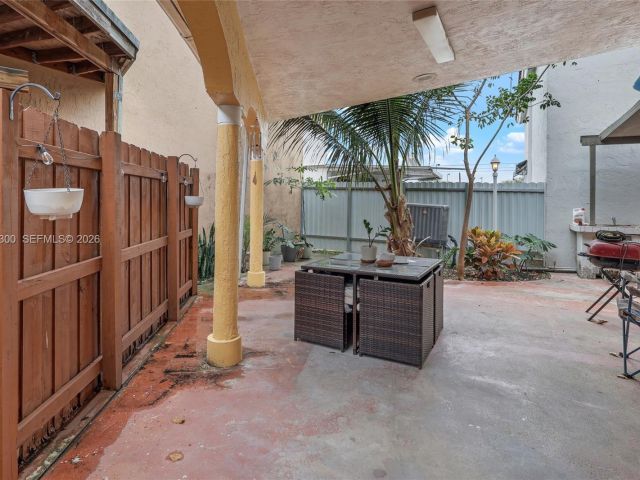 Продажа дома по адресу 12682 NW 7th Way - фото 7517408