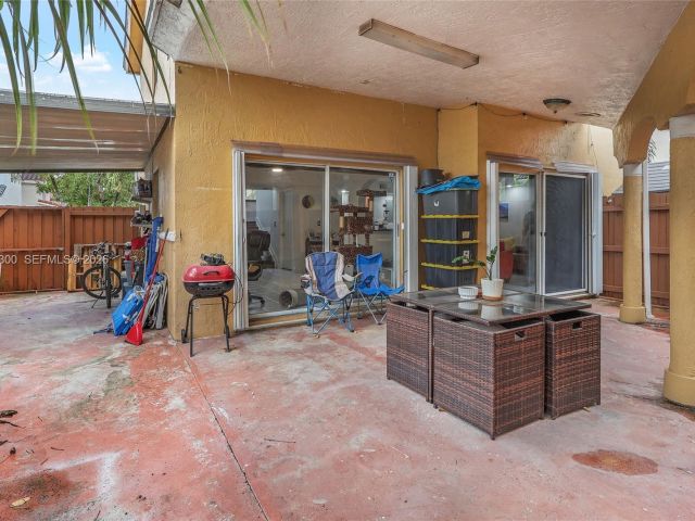 Продажа дома по адресу 12682 NW 7th Way - фото 7517409