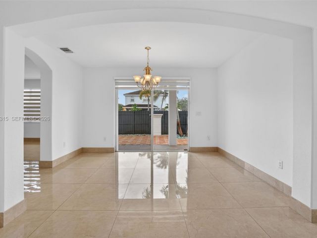 Дом в аренду по адресу 15051 SW 18th Ter - фото 7515715