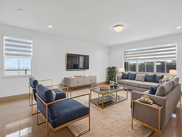 Дом в аренду по адресу 15051 SW 18th Ter - фото 7515723