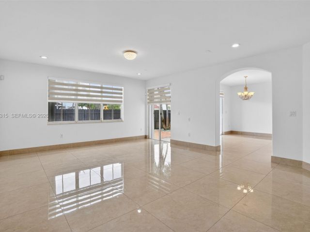 Дом в аренду по адресу 15051 SW 18th Ter - фото 7515725