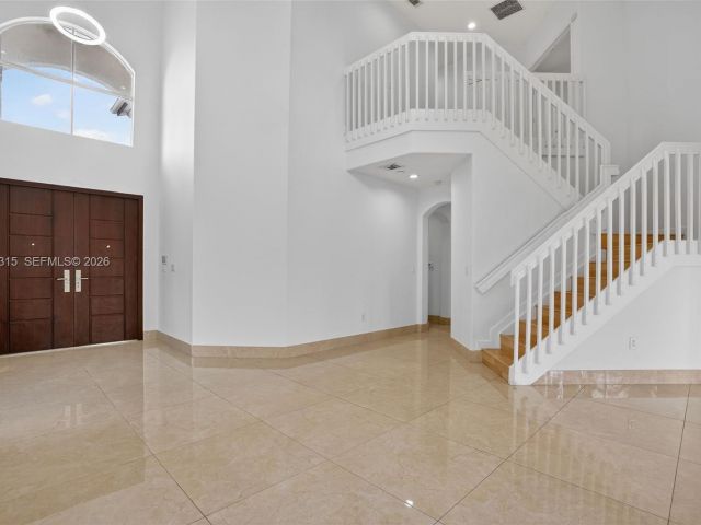 Дом в аренду по адресу 15051 SW 18th Ter - фото 7515728