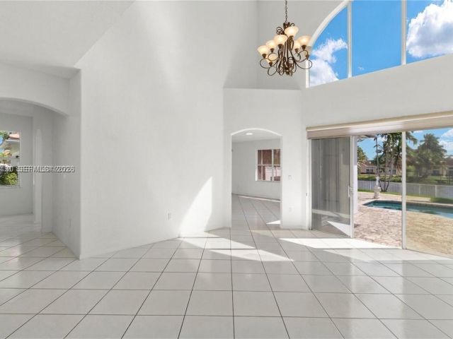 Продажа дома по адресу 2327 NW 187th Ave - фото 7535194