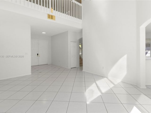 Продажа дома по адресу 2327 NW 187th Ave - фото 7535196