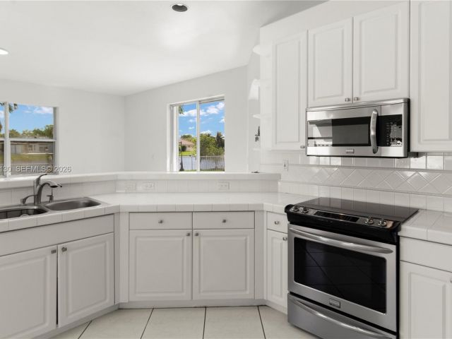 Продажа дома по адресу 2327 NW 187th Ave - фото 7535202