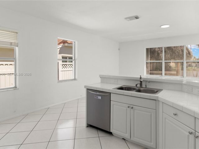 Продажа дома по адресу 2327 NW 187th Ave - фото 7535204