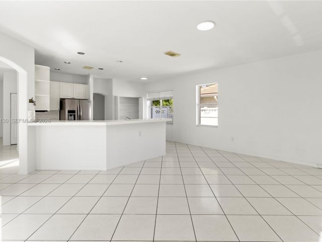 Продажа дома по адресу 2327 NW 187th Ave - фото 7535209