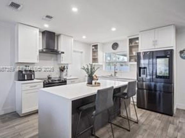 Дом в аренду по адресу 8461 NW 16th St 8461 - фото 7515875