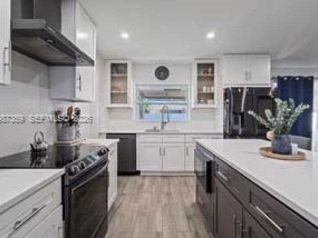 Дом в аренду по адресу 8461 NW 16th St 8461 - фото 7515877