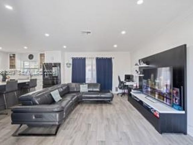 Дом в аренду по адресу 8461 NW 16th St 8461 - фото 7515881