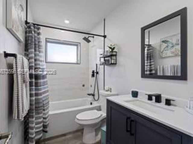 Дом в аренду по адресу 8461 NW 16th St 8461 - фото 7515891