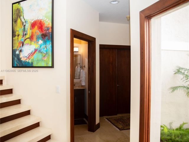 Дом в аренду по адресу 2485 NW 66th Dr - фото 7516162