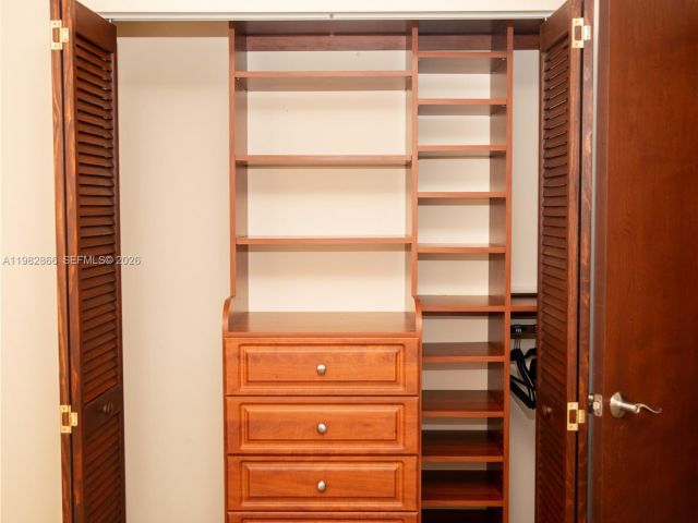 Дом в аренду по адресу 2485 NW 66th Dr - фото 7516168