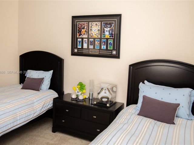 Дом в аренду по адресу 2485 NW 66th Dr - фото 7516170