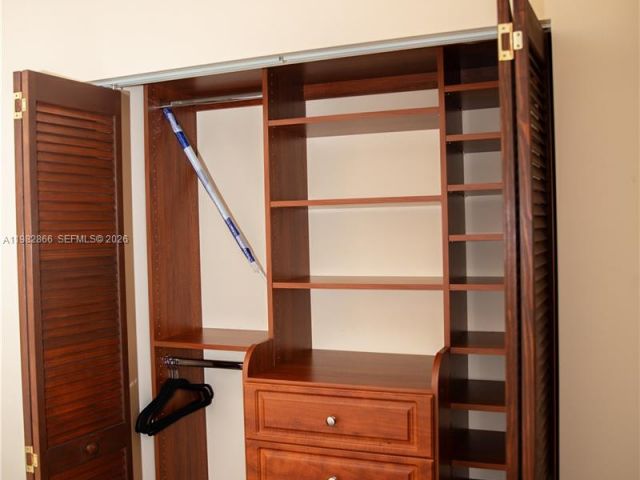 Дом в аренду по адресу 2485 NW 66th Dr - фото 7516171