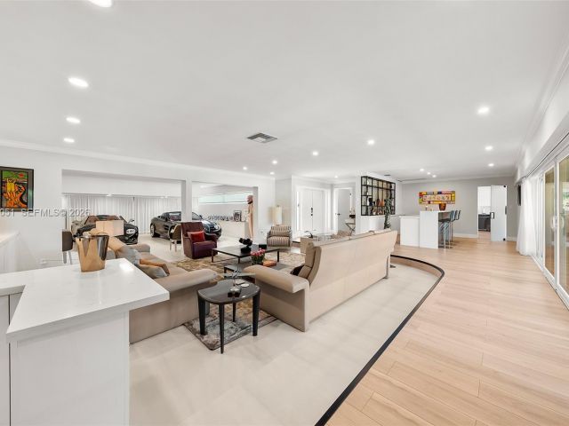 Дом в аренду по адресу 424 Alamanda Dr - фото 7521395