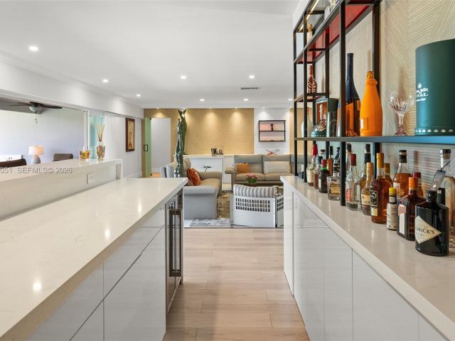 Дом в аренду по адресу 424 Alamanda Dr - фото 7521397