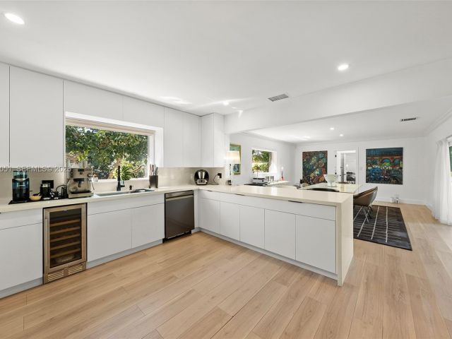 Дом в аренду по адресу 424 Alamanda Dr - фото 7521400