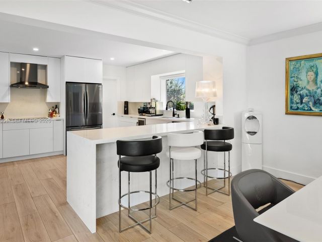 Дом в аренду по адресу 424 Alamanda Dr - фото 7521401