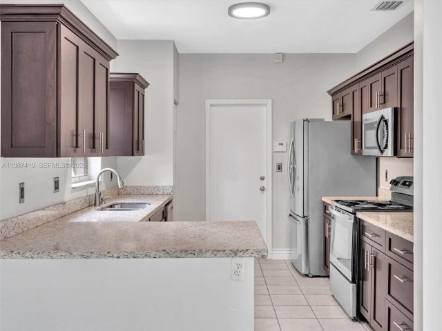 Дом в аренду по адресу 1498 SW 106th Ave 1498 - фото 7515967