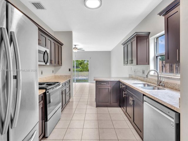 Дом в аренду по адресу 1498 SW 106th Ave 1498 - фото 7515971