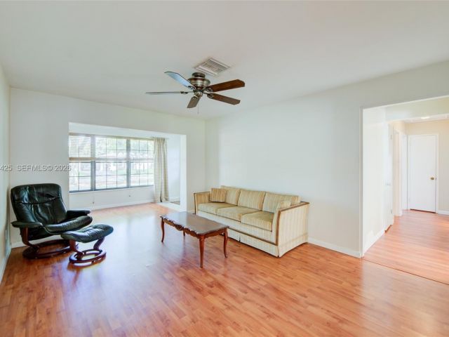 Продажа дома по адресу 5726 Madison St - фото 7535570