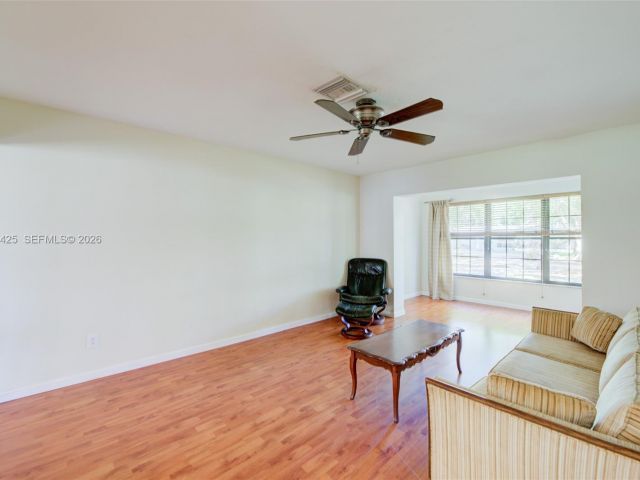 Продажа дома по адресу 5726 Madison St - фото 7535571