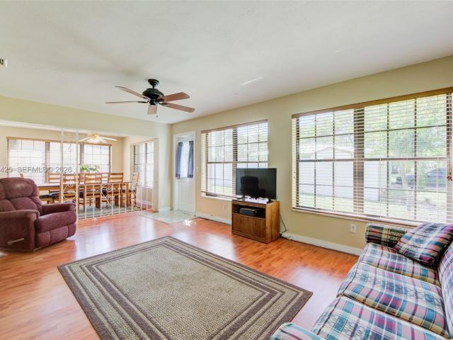 Продажа дома по адресу 5726 Madison St - фото 7535575